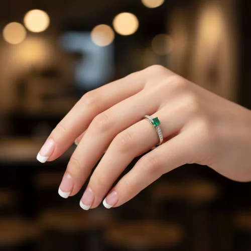 Platina gyűrű Smaragddal, gyémántokkal