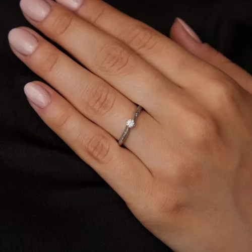Ékszerpalota eljegyzési gyűrű 0.17ct smaragddal BRK172 fehér arany